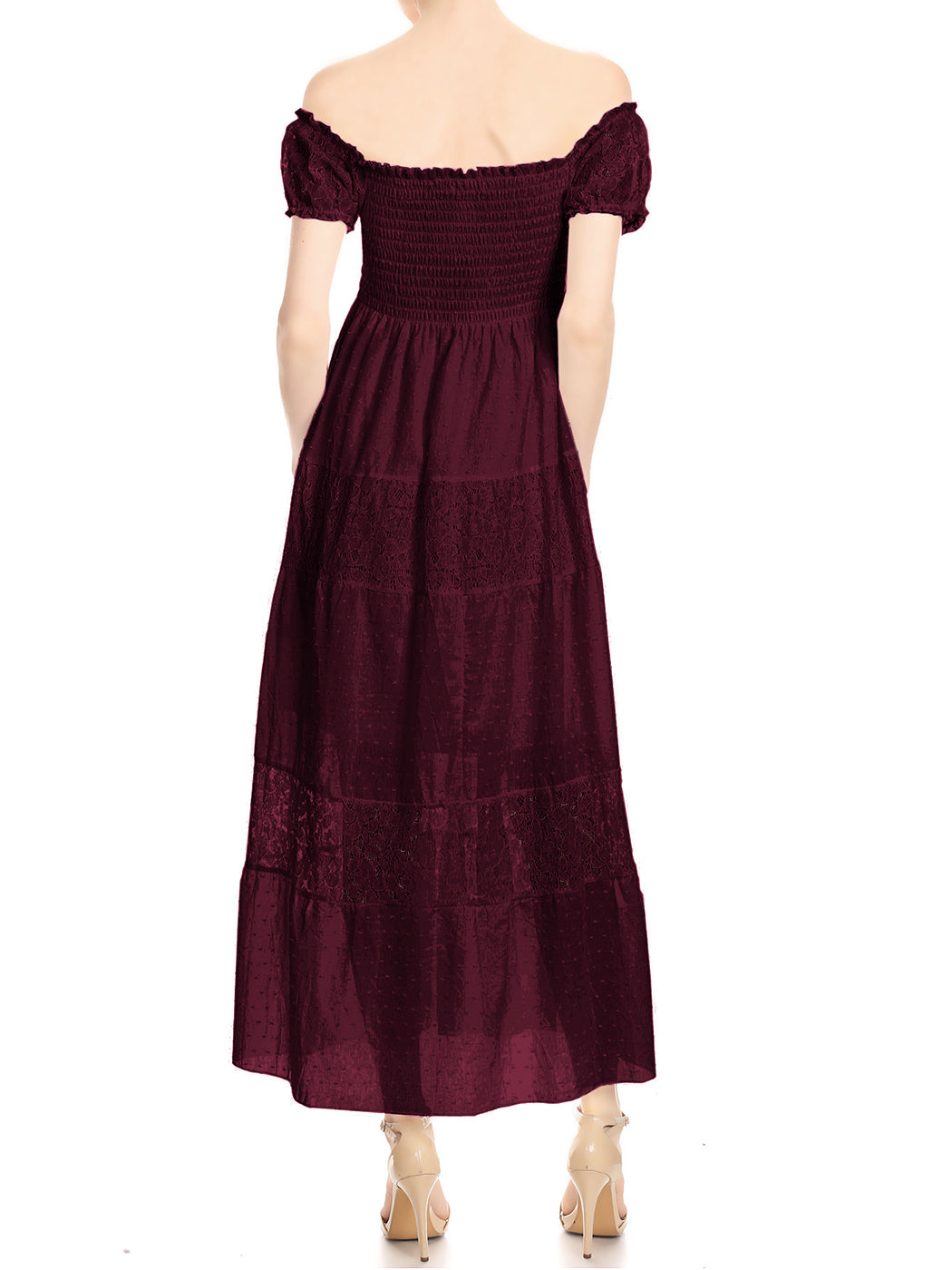 Vestido largo de encaje con hombros descubiertos
