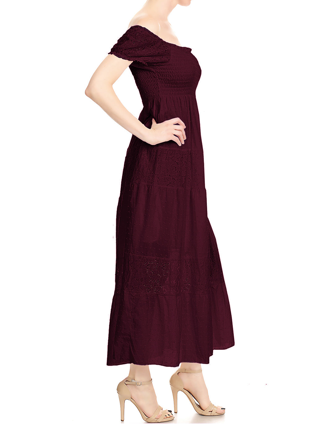 Vestido largo de encaje con hombros descubiertos