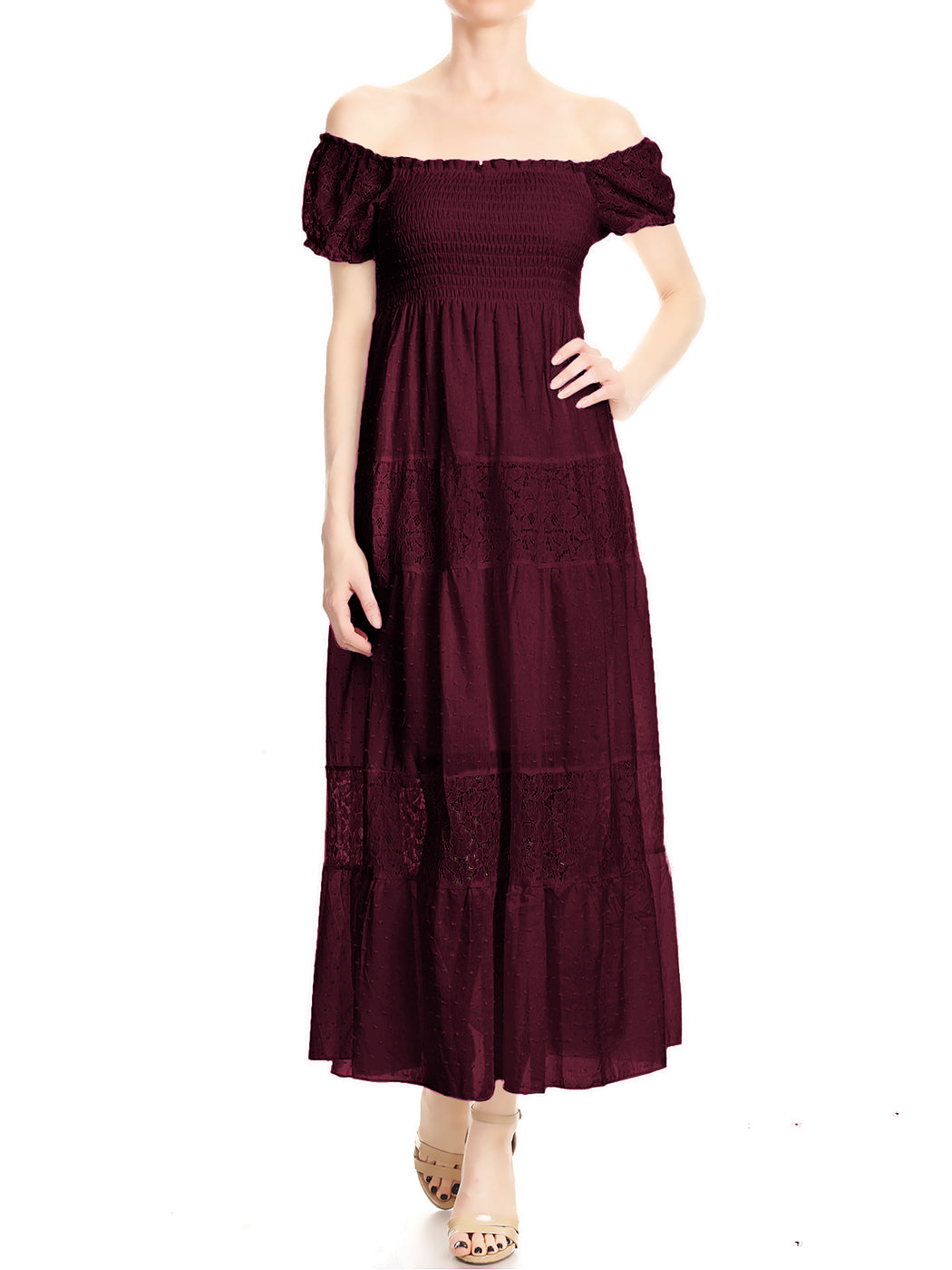 Vestido largo de encaje con hombros descubiertos