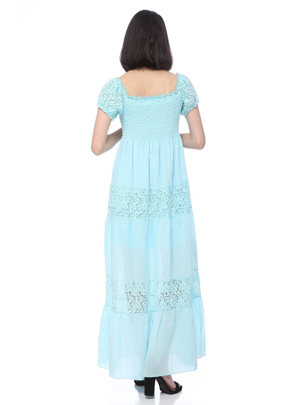 Vestido largo de encaje con hombros descubiertos