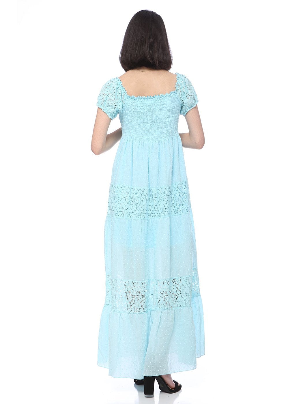 Vestido largo de encaje con hombros descubiertos