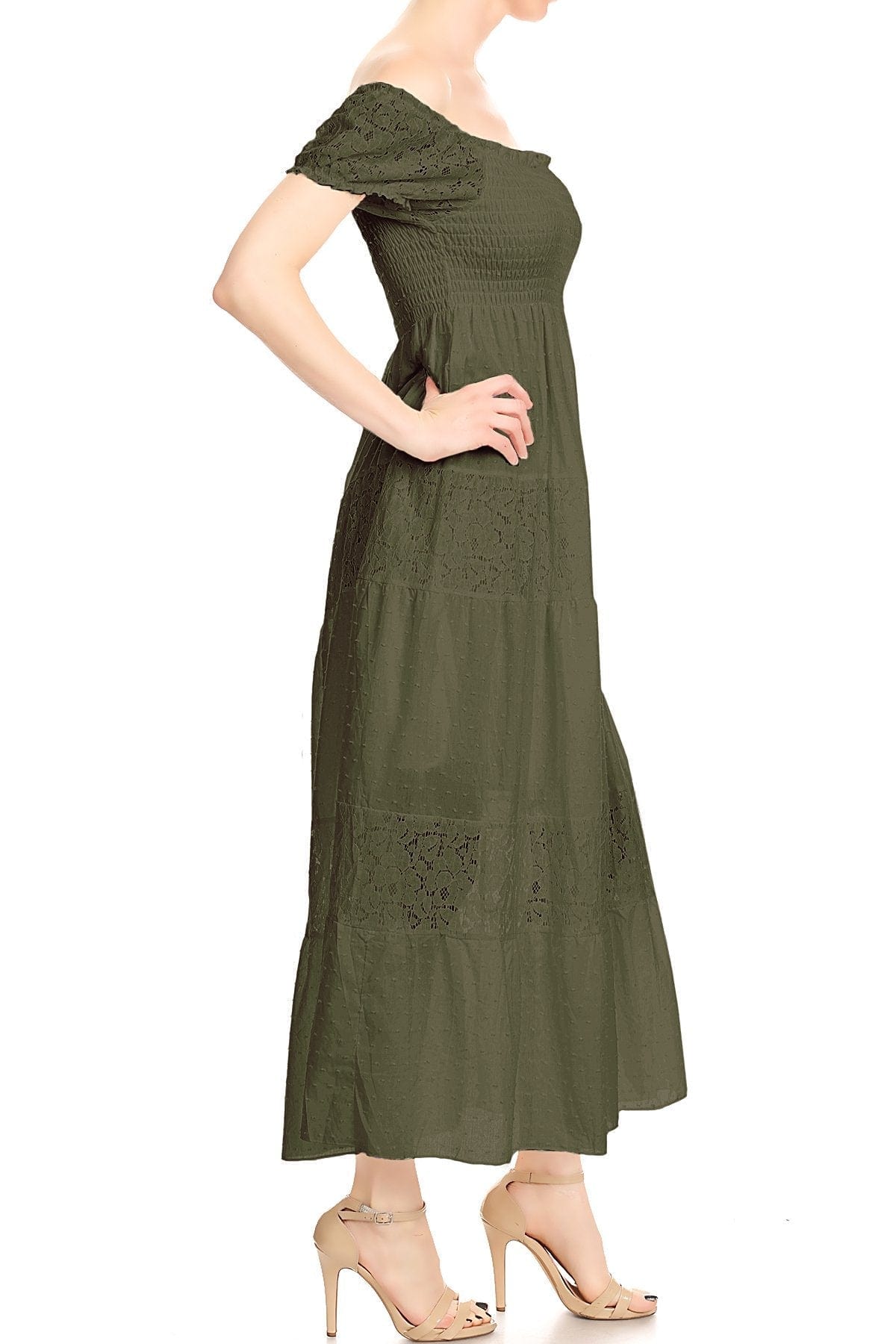 Vestido largo de encaje con hombros descubiertos