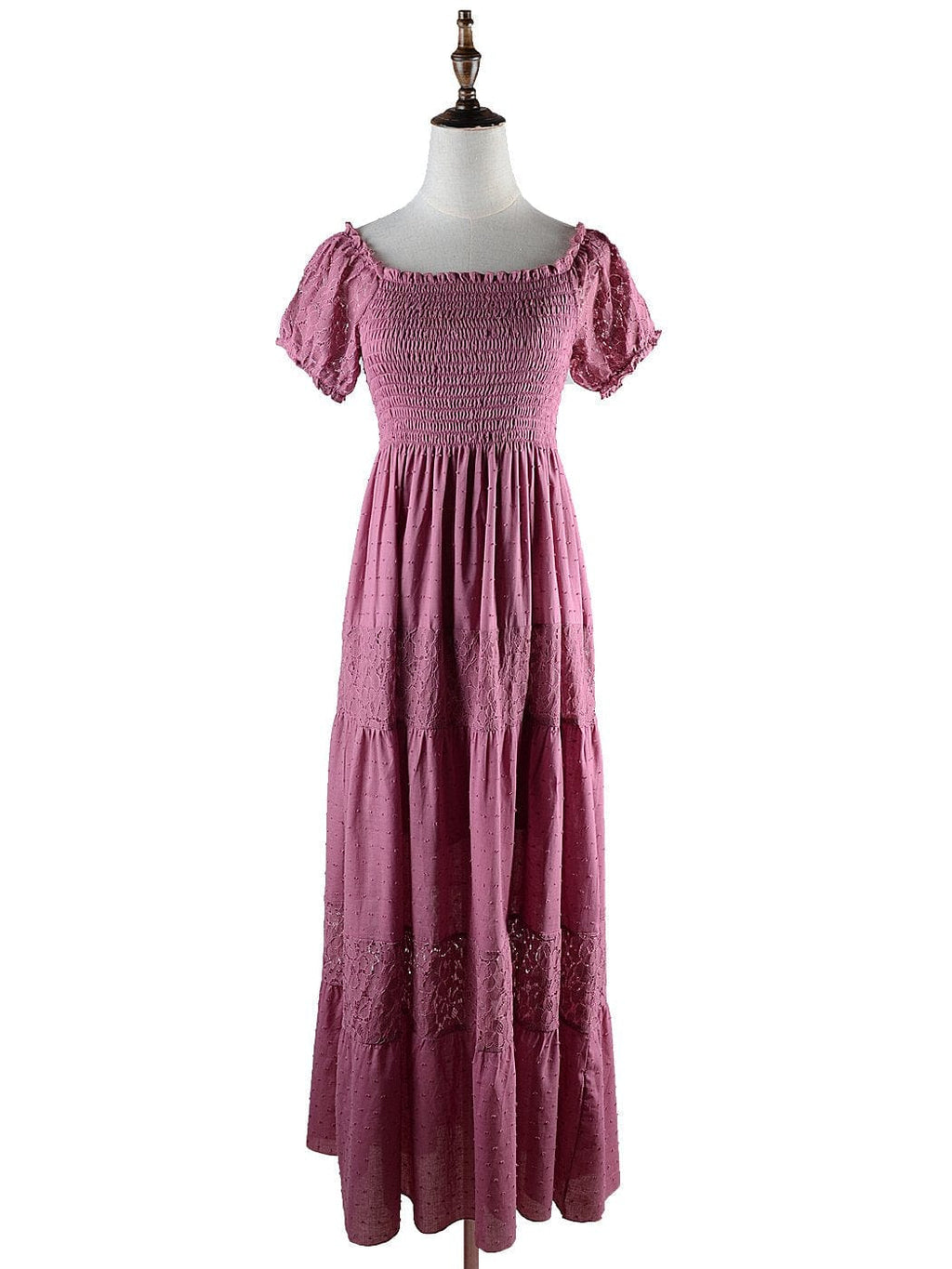 Vestido largo de encaje con hombros descubiertos