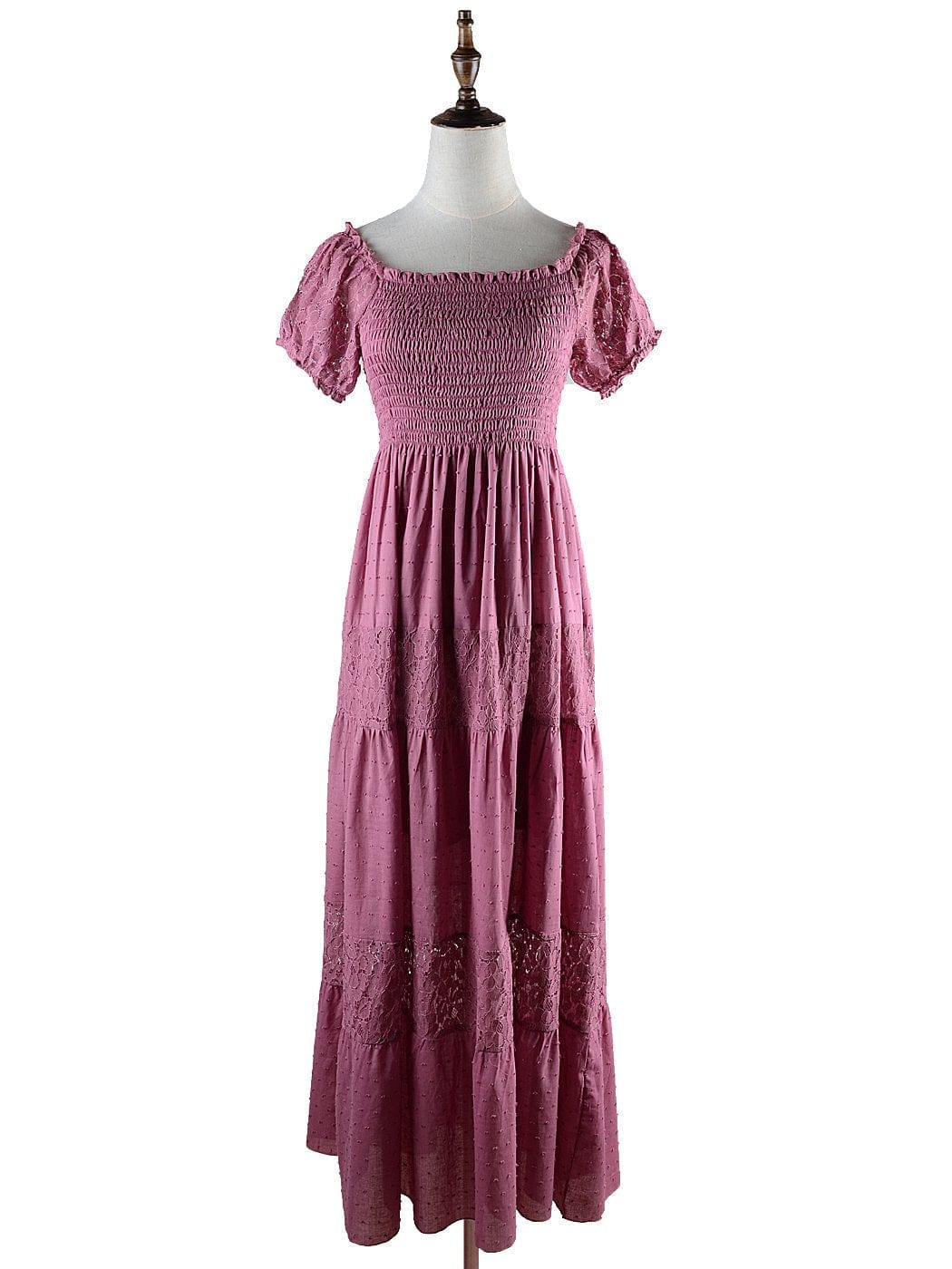 Vestido largo de encaje con hombros descubiertos