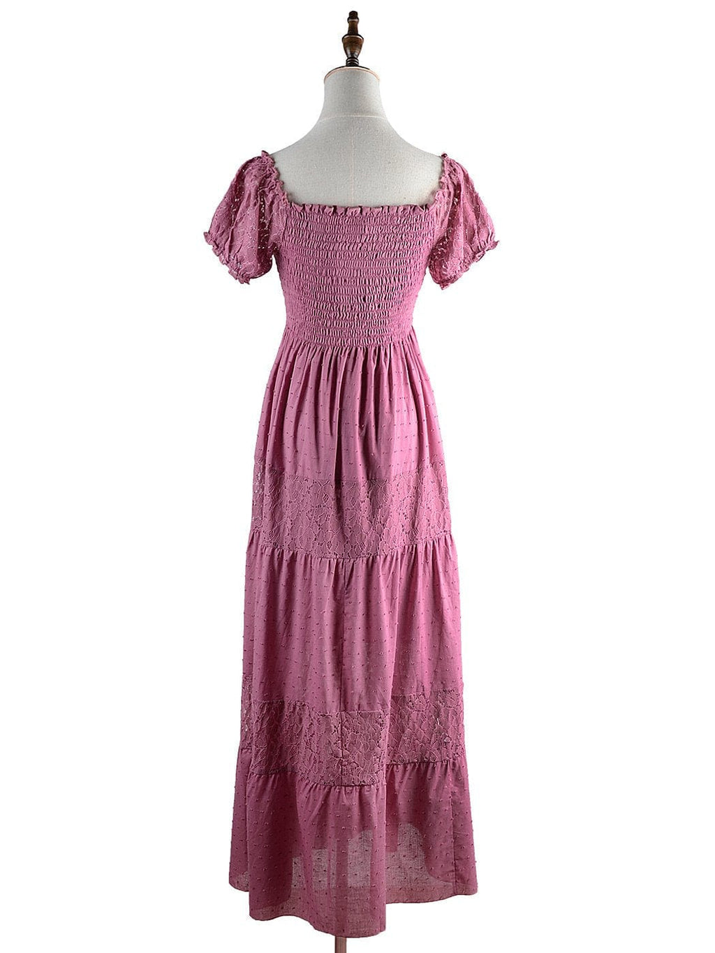 Vestido largo de encaje con hombros descubiertos