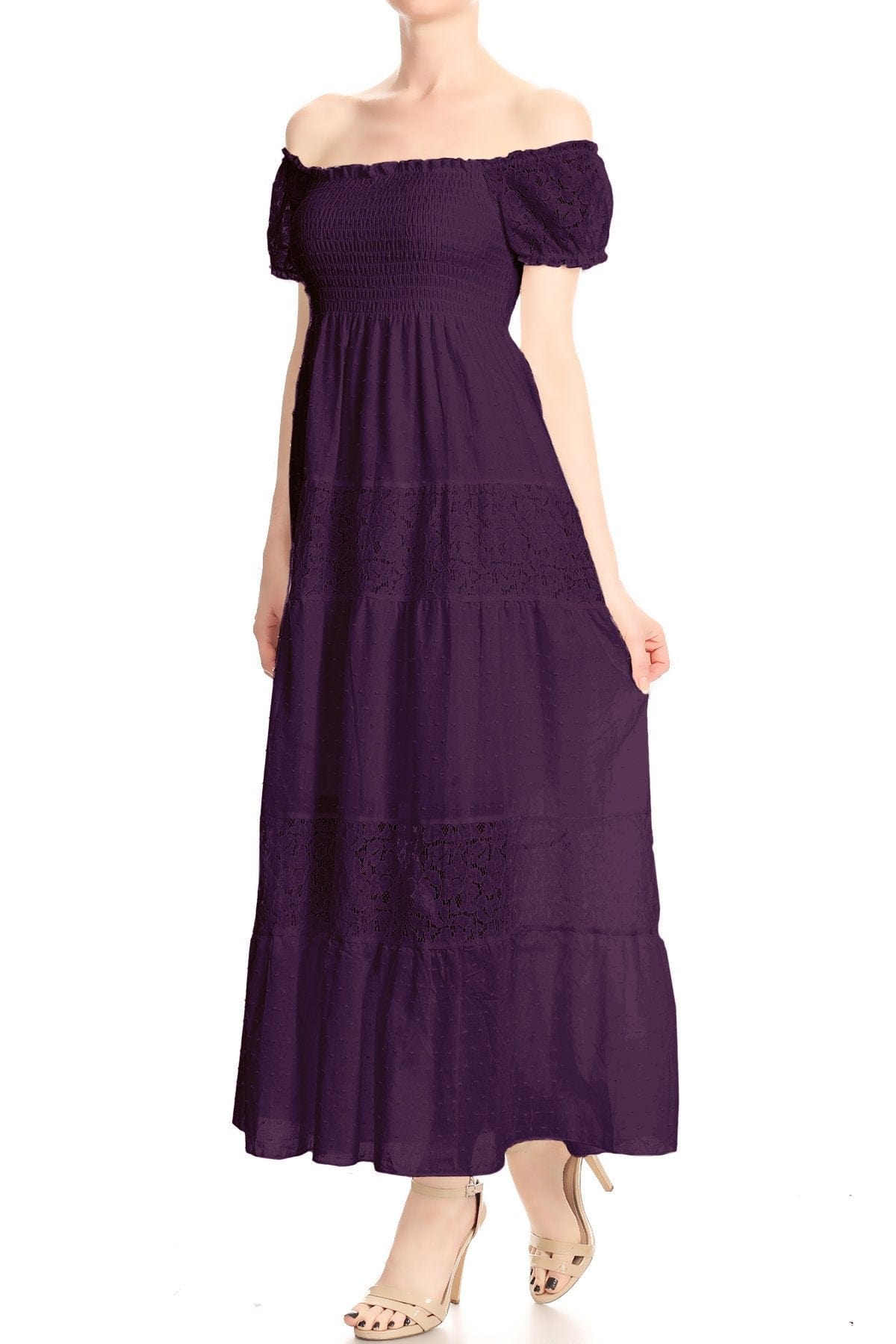 Vestido largo de encaje con hombros descubiertos