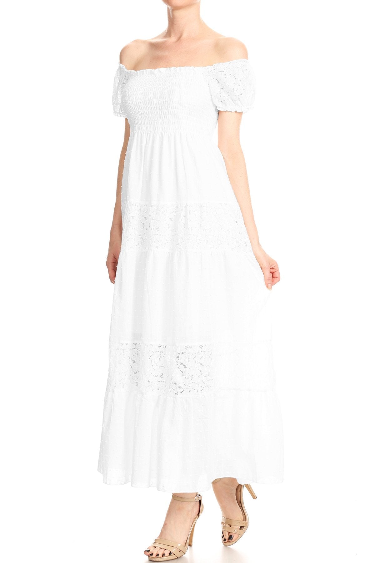 Vestido largo de encaje con hombros descubiertos