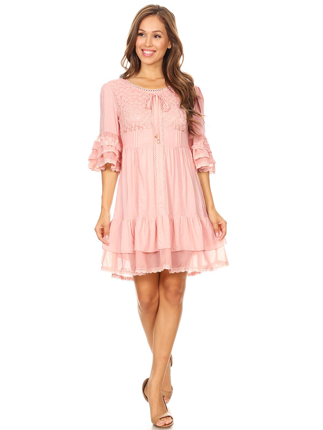 Vestido corto bohemio con mangas acampanadas, dobladillo con volantes y encaje floral