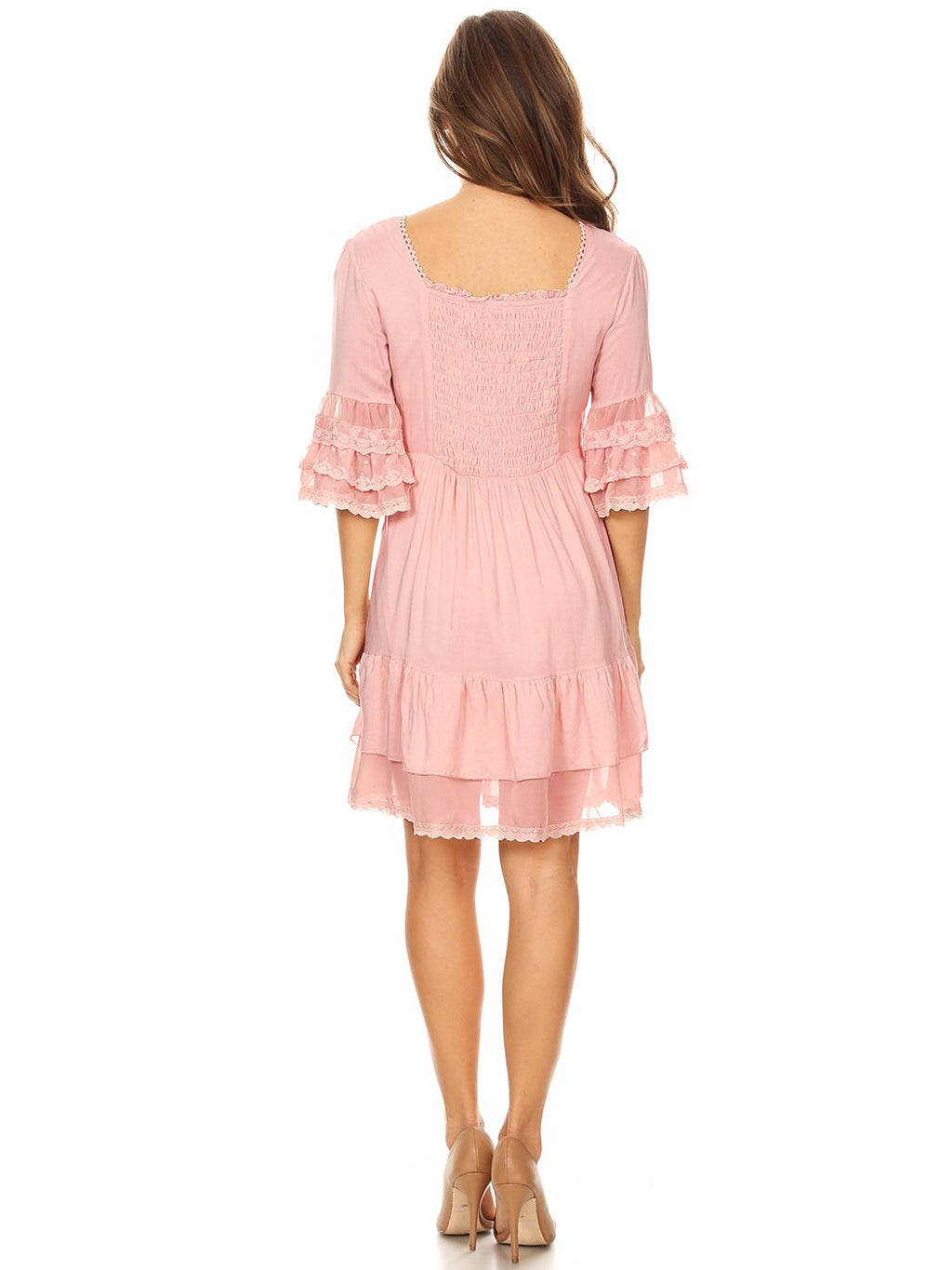 Vestido corto bohemio con mangas acampanadas, dobladillo con volantes y encaje floral