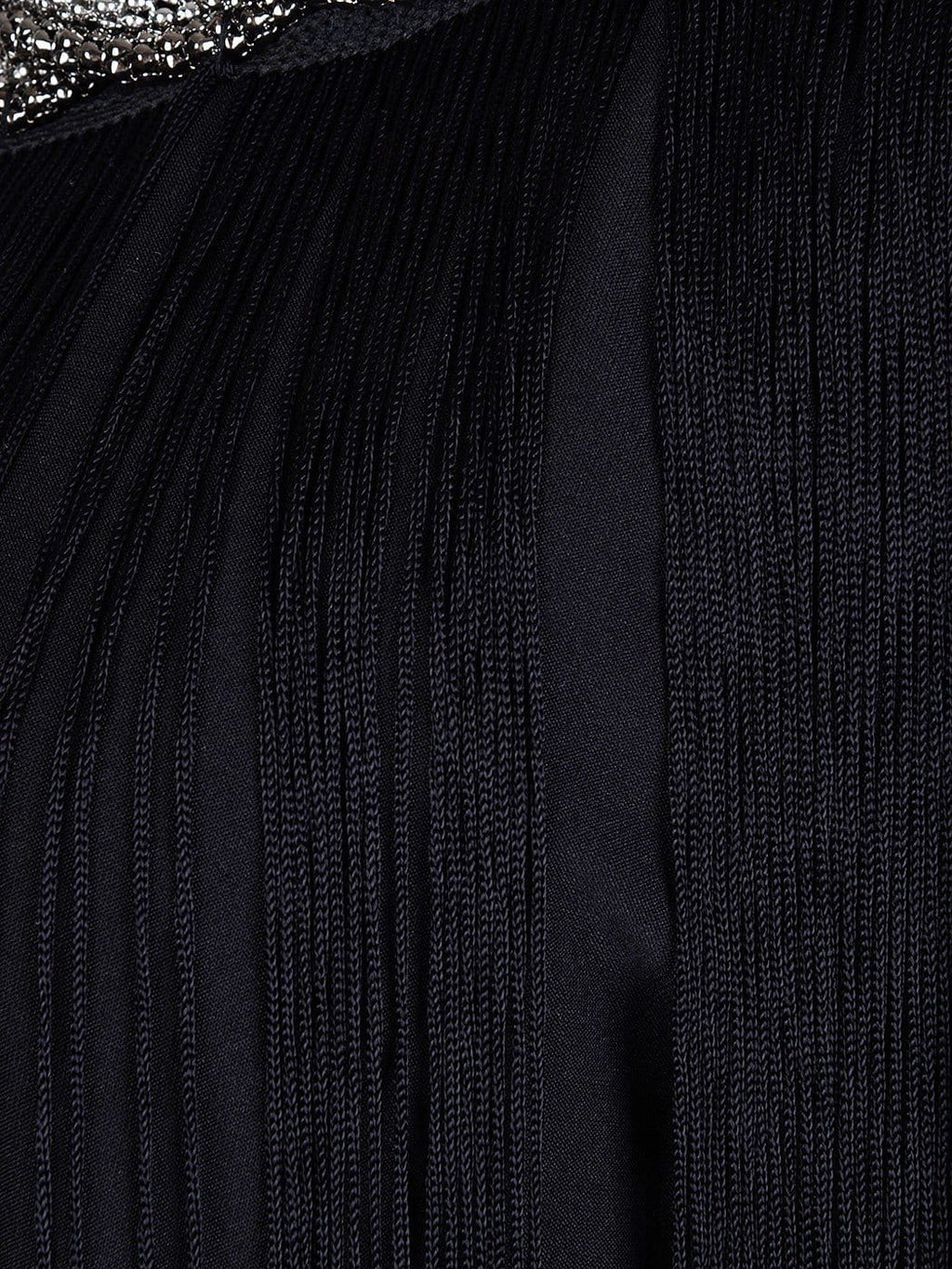 Vestido mini con flecos y cadena en el cuello trenzado
