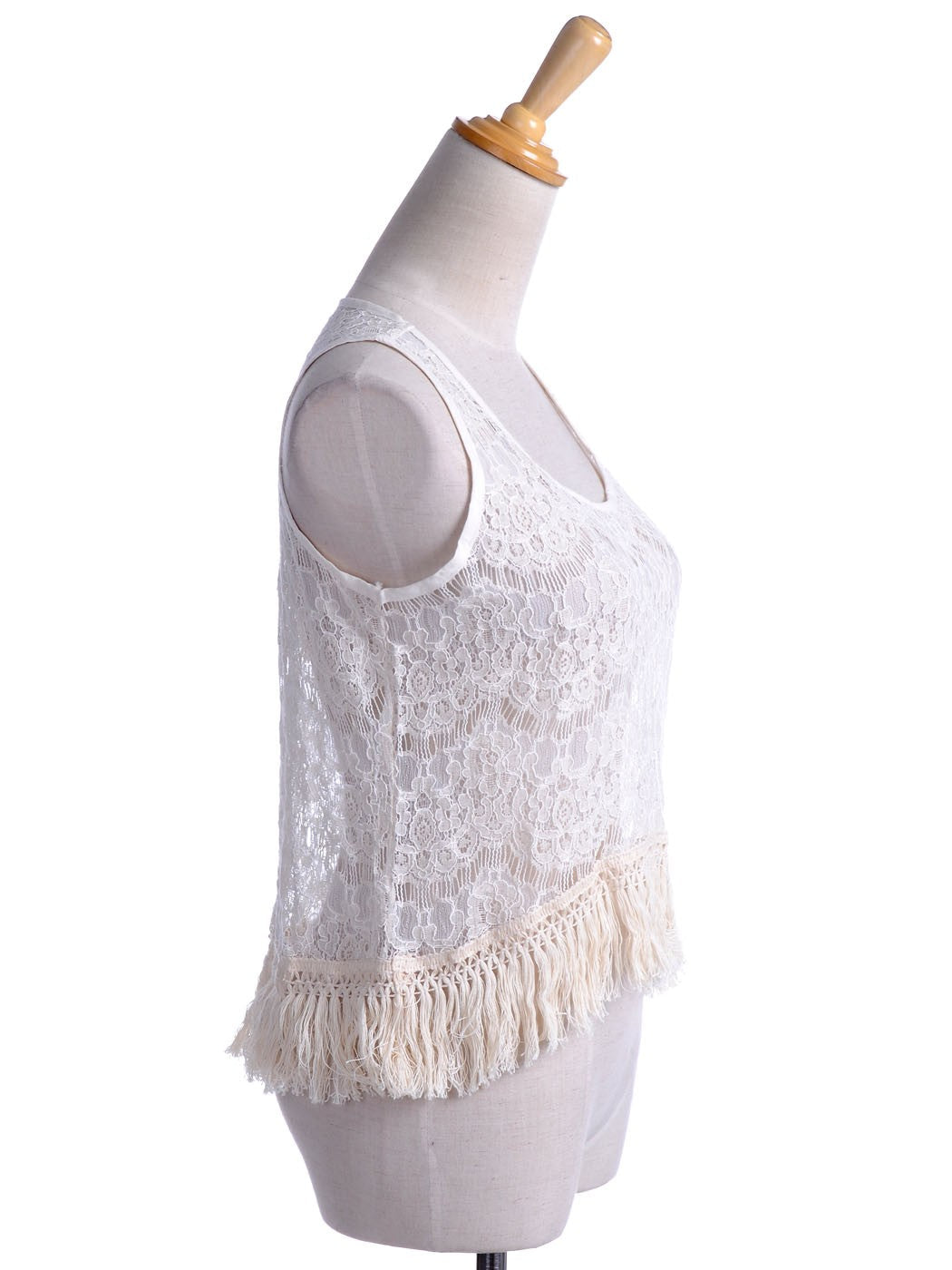 Top de punto con flores en color beige, ribete de flecos suaves y encaje de red, dobladillo alto y bajo, talla S/M