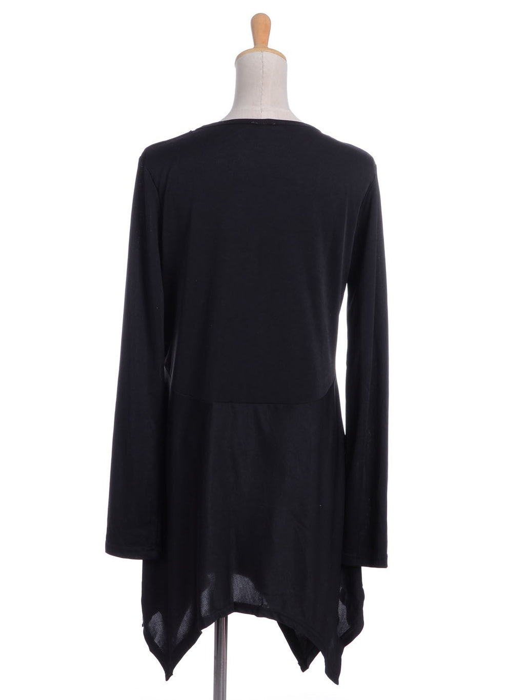 Vestido con dobladillo de pañuelo puntiagudo y capas de ilusión de magia negra