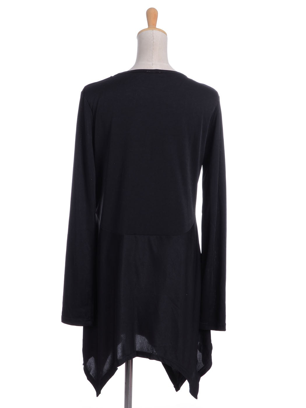 Vestido con dobladillo de pañuelo puntiagudo y capas de ilusión de magia negra