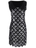 Vestido con adornos de lentejuelas y estampado festoneado