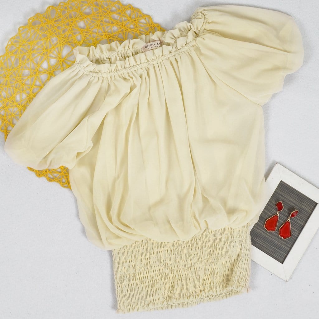Blusa delicada con hombros descubiertos