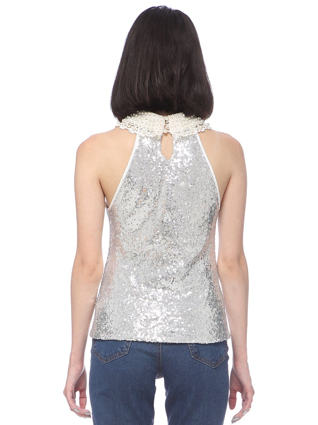 Top halter con lentejuelas y cuello bordado con perlas