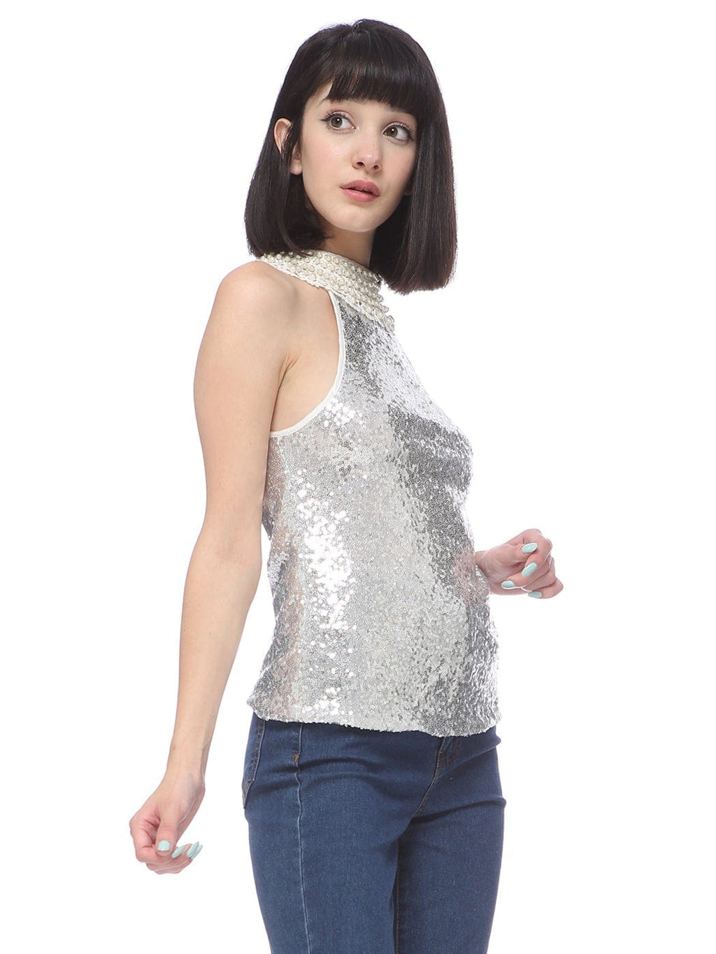 Top halter con lentejuelas y cuello bordado con perlas