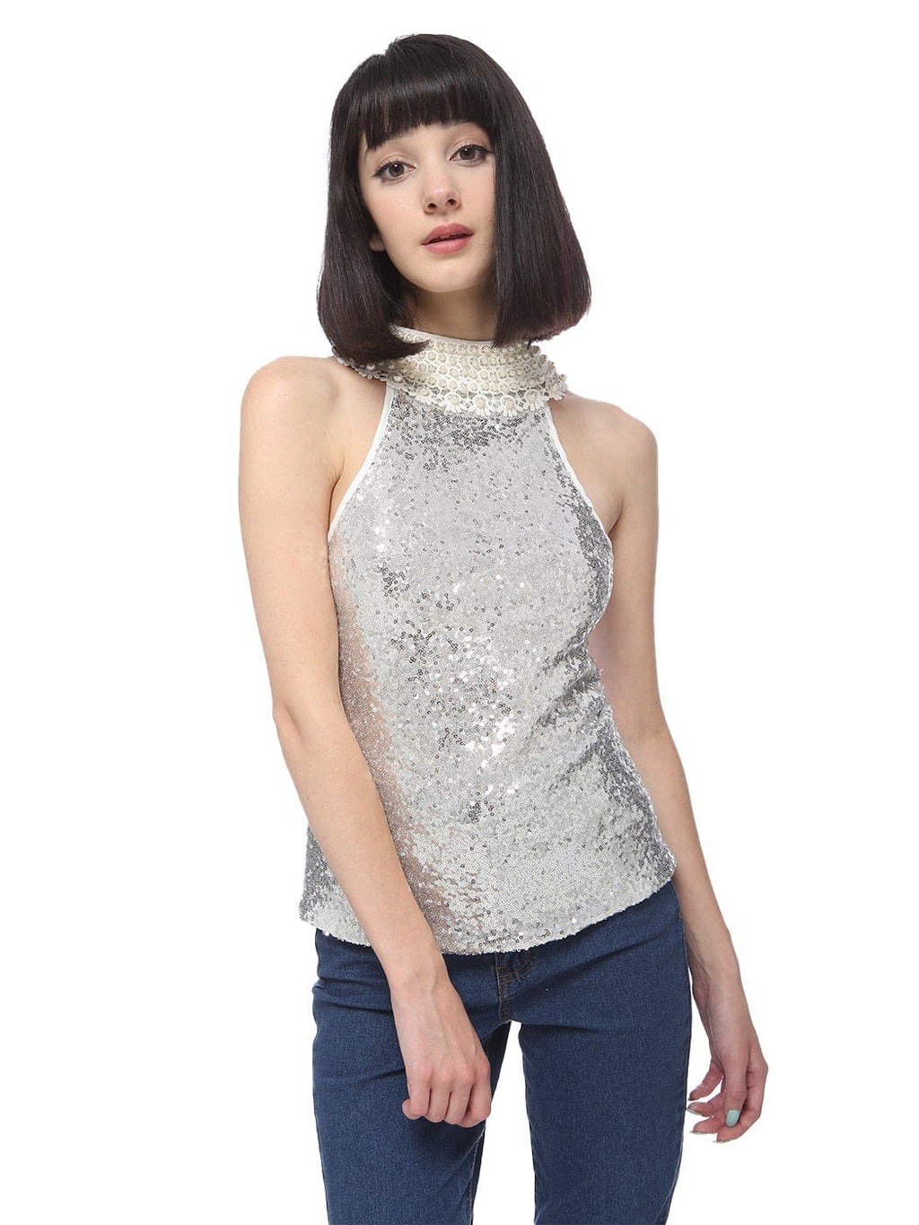 Top halter con lentejuelas y cuello bordado con perlas