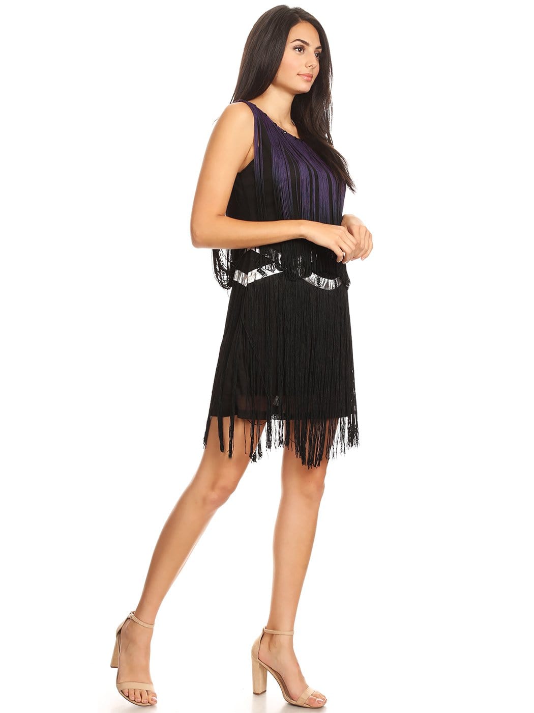 Vestido deslumbrante con borlas y ribete de flecos