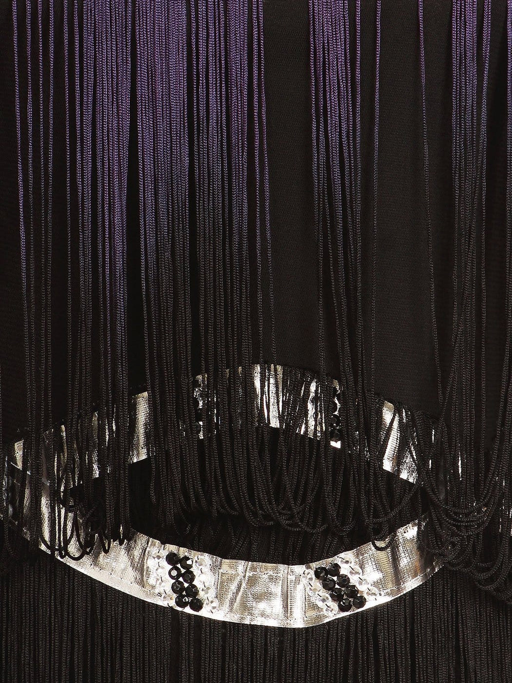 Vestido deslumbrante con borlas y ribete de flecos
