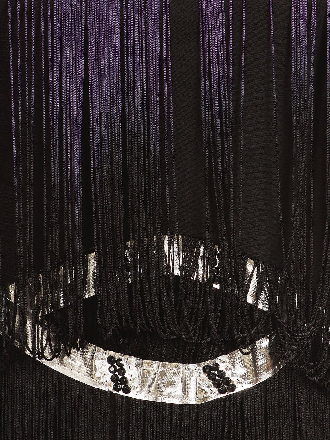 Vestido deslumbrante con borlas y ribete de flecos