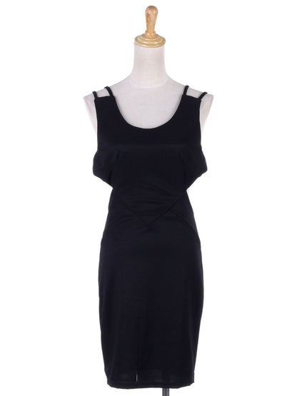 Vestido de cóctel con múltiples tiras y escote en el centro en color negro talla S/M