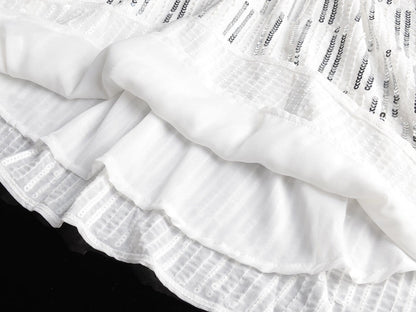 Vestido de corte A con escote barco y lentejuelas en la espalda