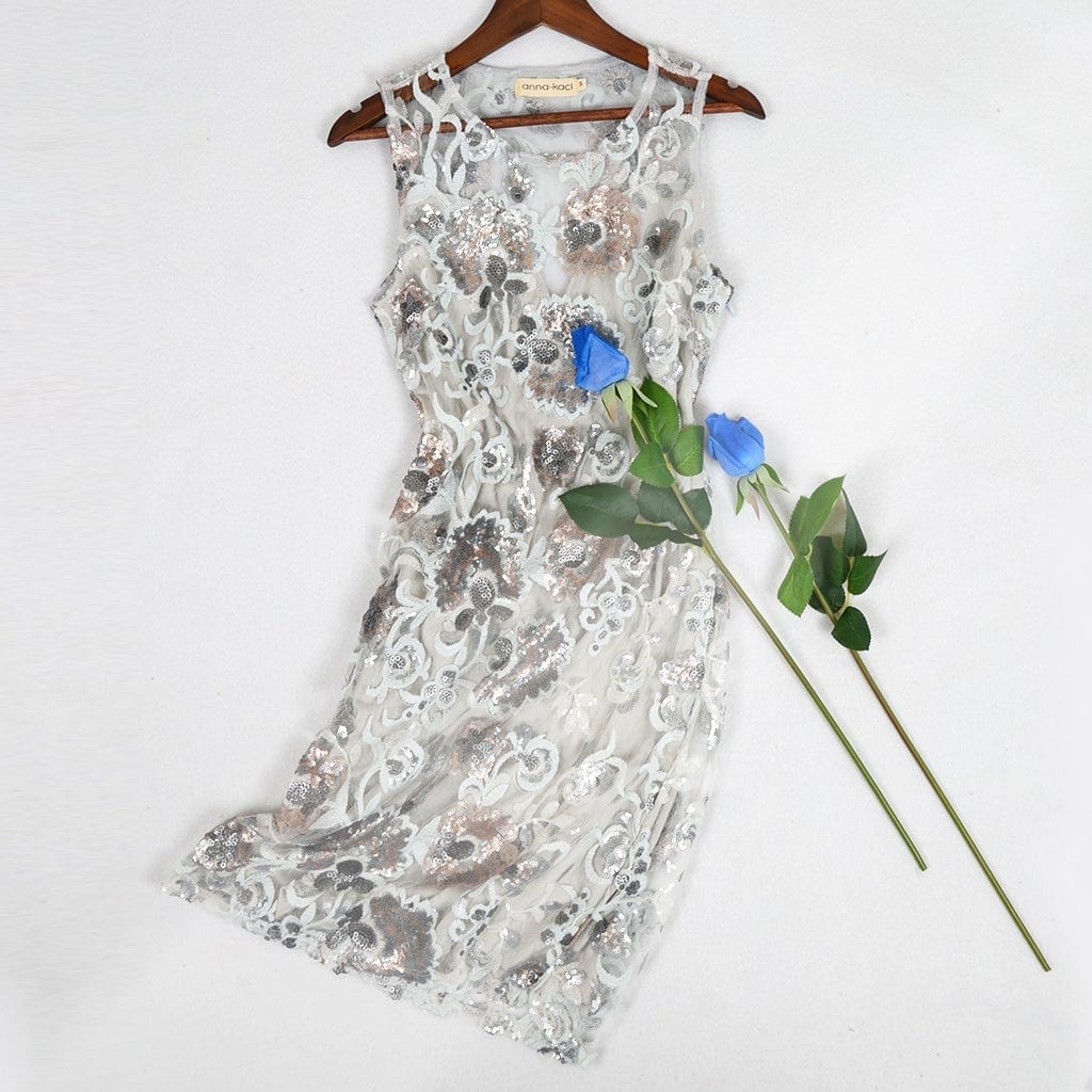 Vestido de cóctel con ilusión de cuentas en gris claro y dorado