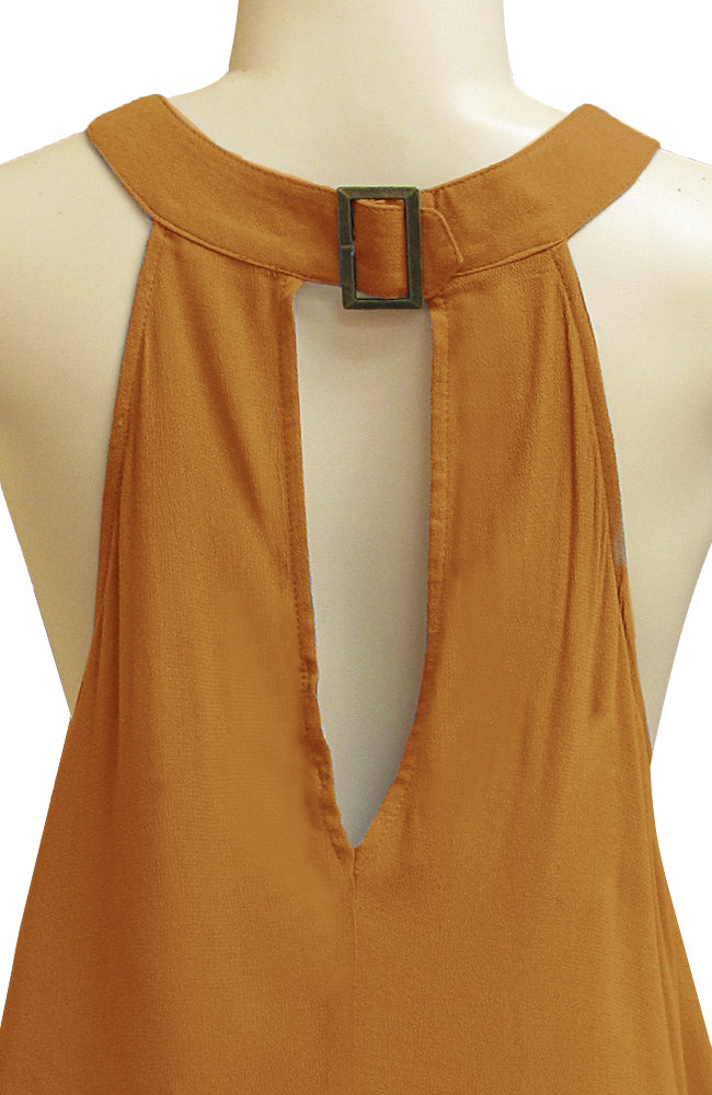 Top sin mangas con cuello halter, giro y hebilla