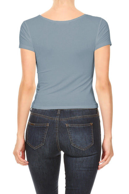 Top corto informal de punto acanalado con cuello en V y manga corta para mujer