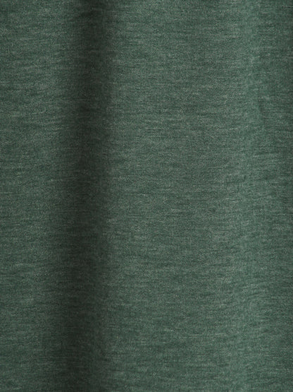 Vestido midi con abertura y mangas lisas