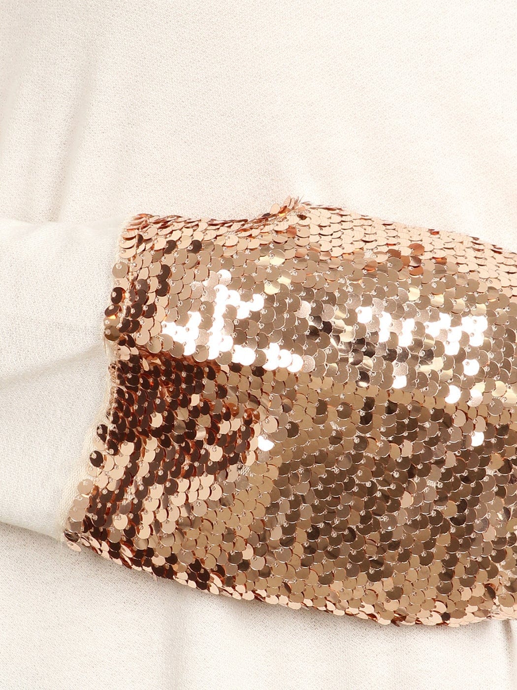 Blusa con mangas largas y puños con lentejuelas brillantes