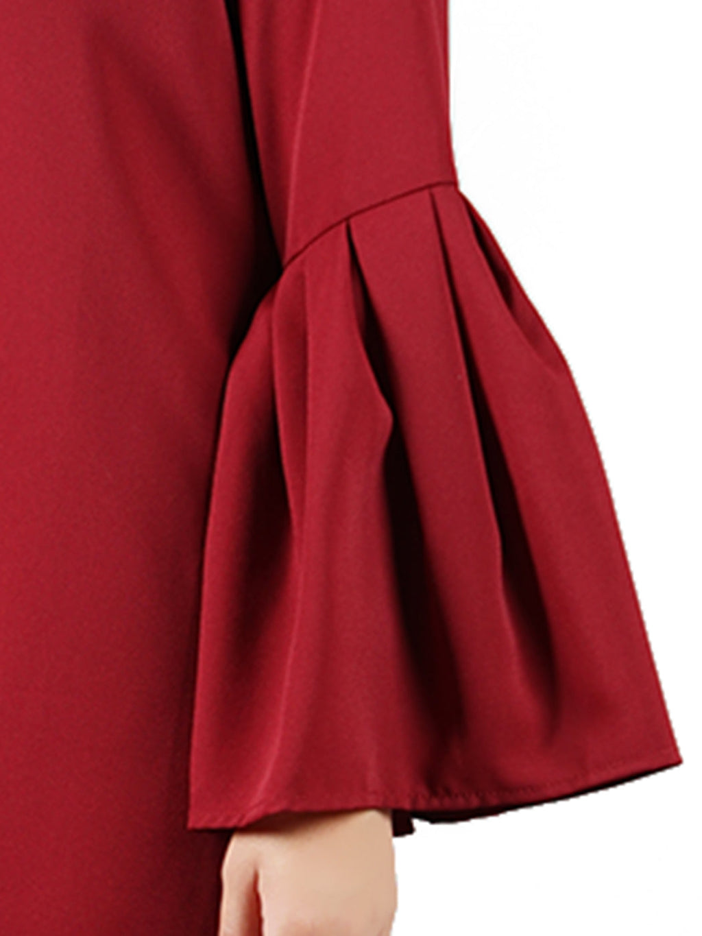 Vestido túnica con abertura en la boca y mangas acampanadas