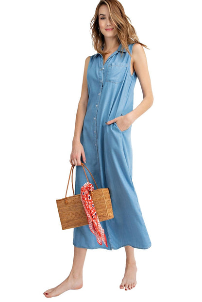 Vestido camisero vaquero clásico con cuello abotonado