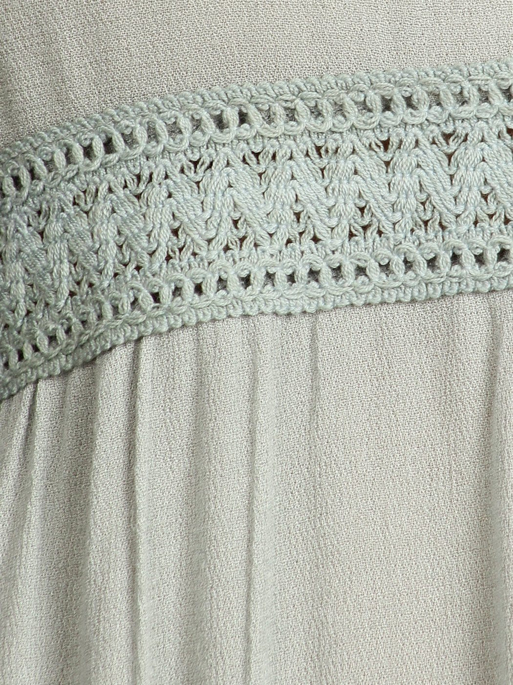 Vestido de encaje ligero y bohemio