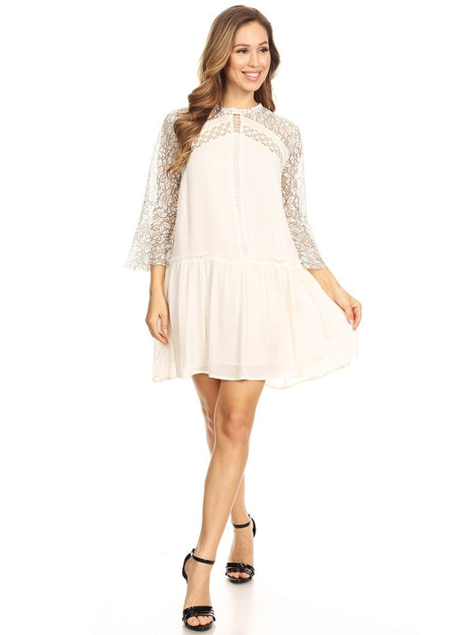 Vestido de encaje semitransparente con vuelo