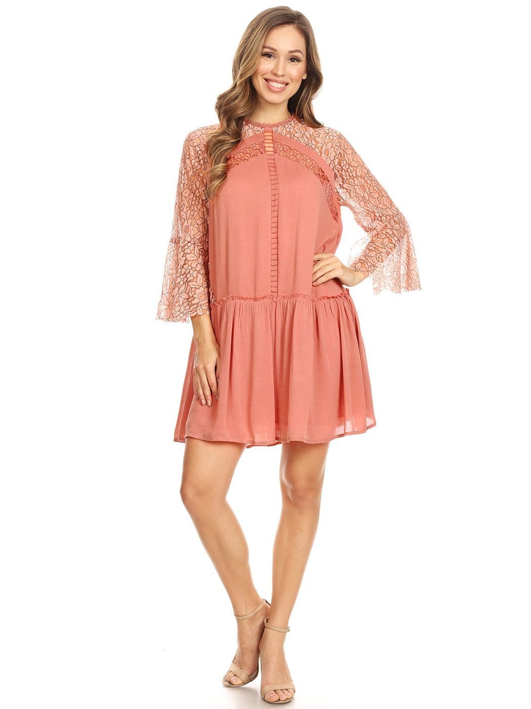 Vestido de encaje semitransparente con vuelo
