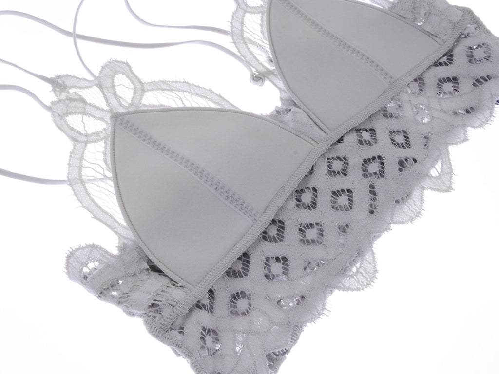 Top corto tipo bralette con encaje floral