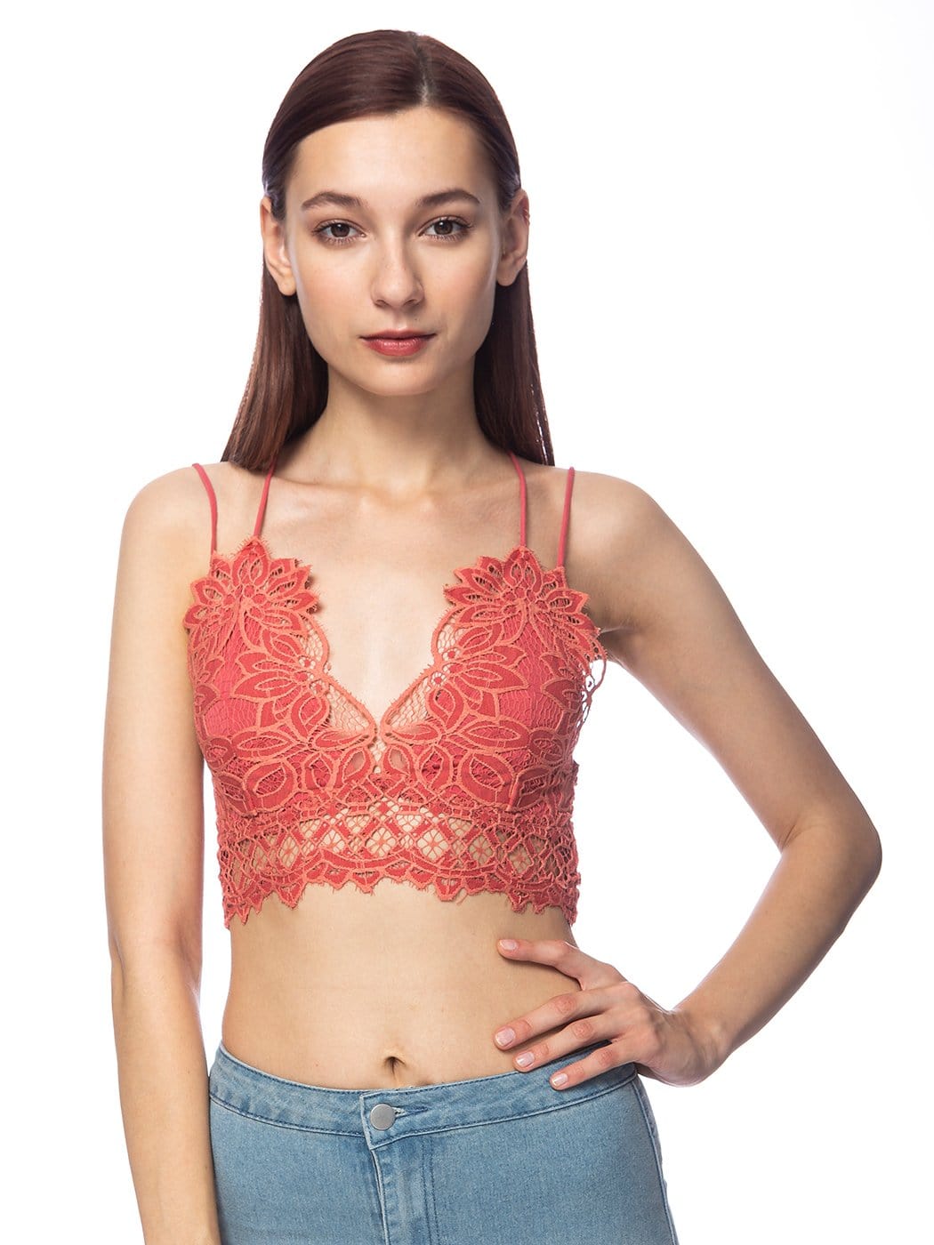 Top corto tipo bralette con encaje floral