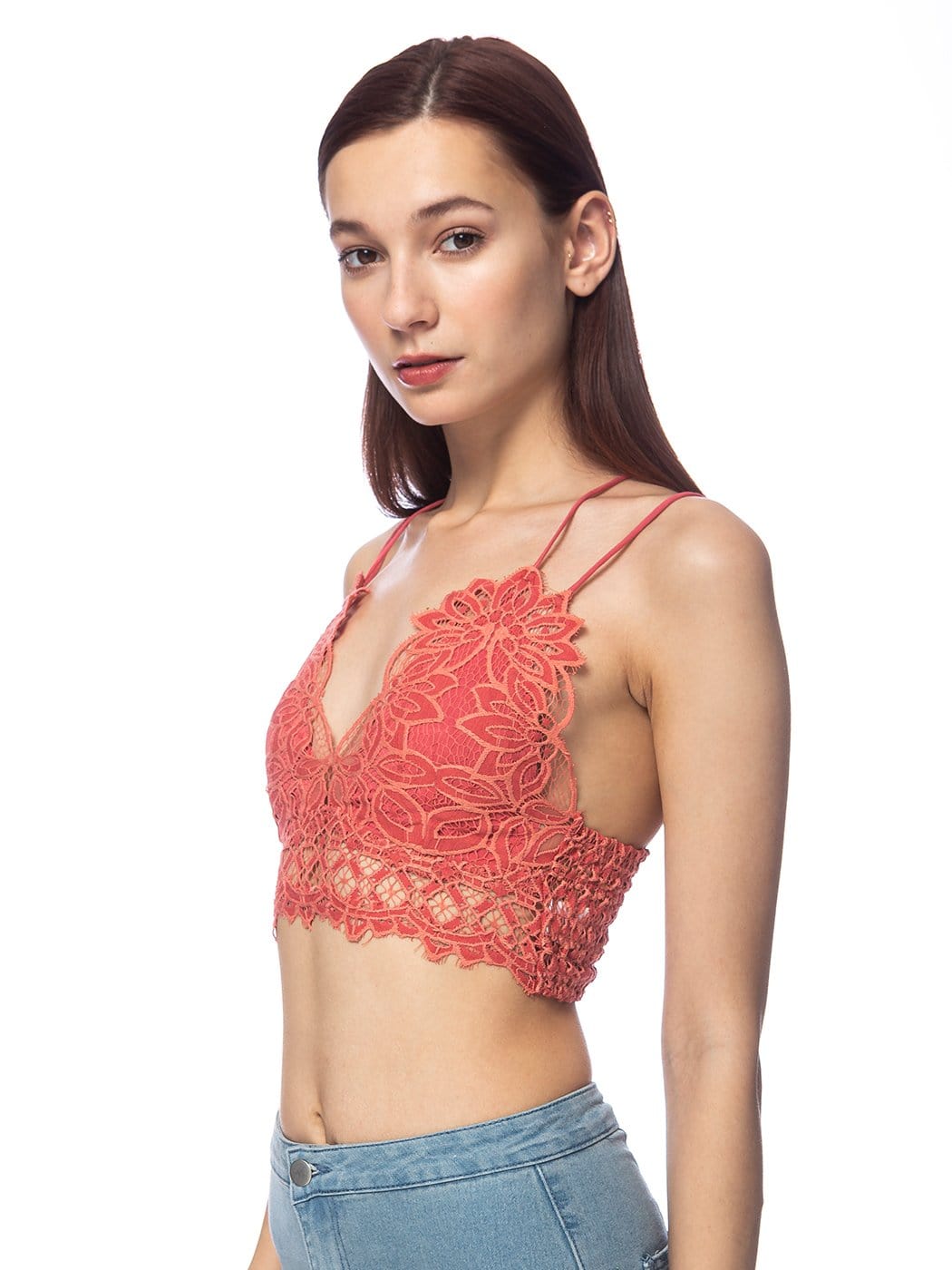Top corto tipo bralette con encaje floral