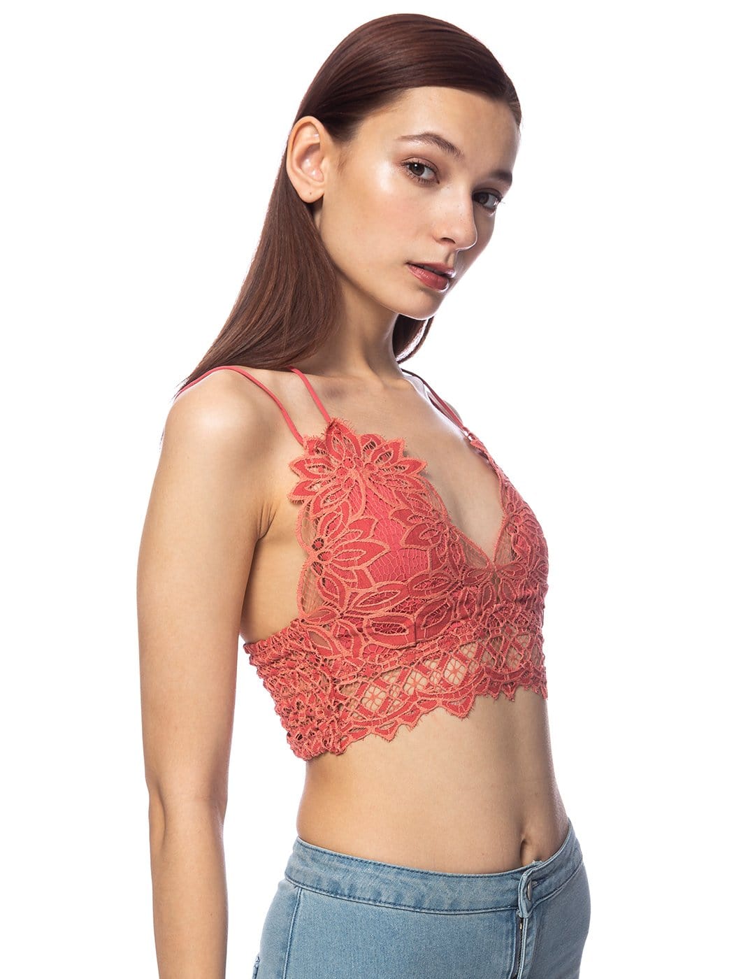 Top corto tipo bralette con encaje floral