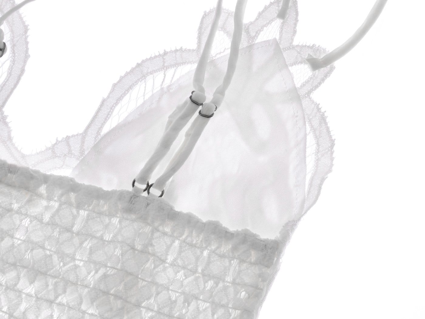 Top corto tipo bralette con encaje floral