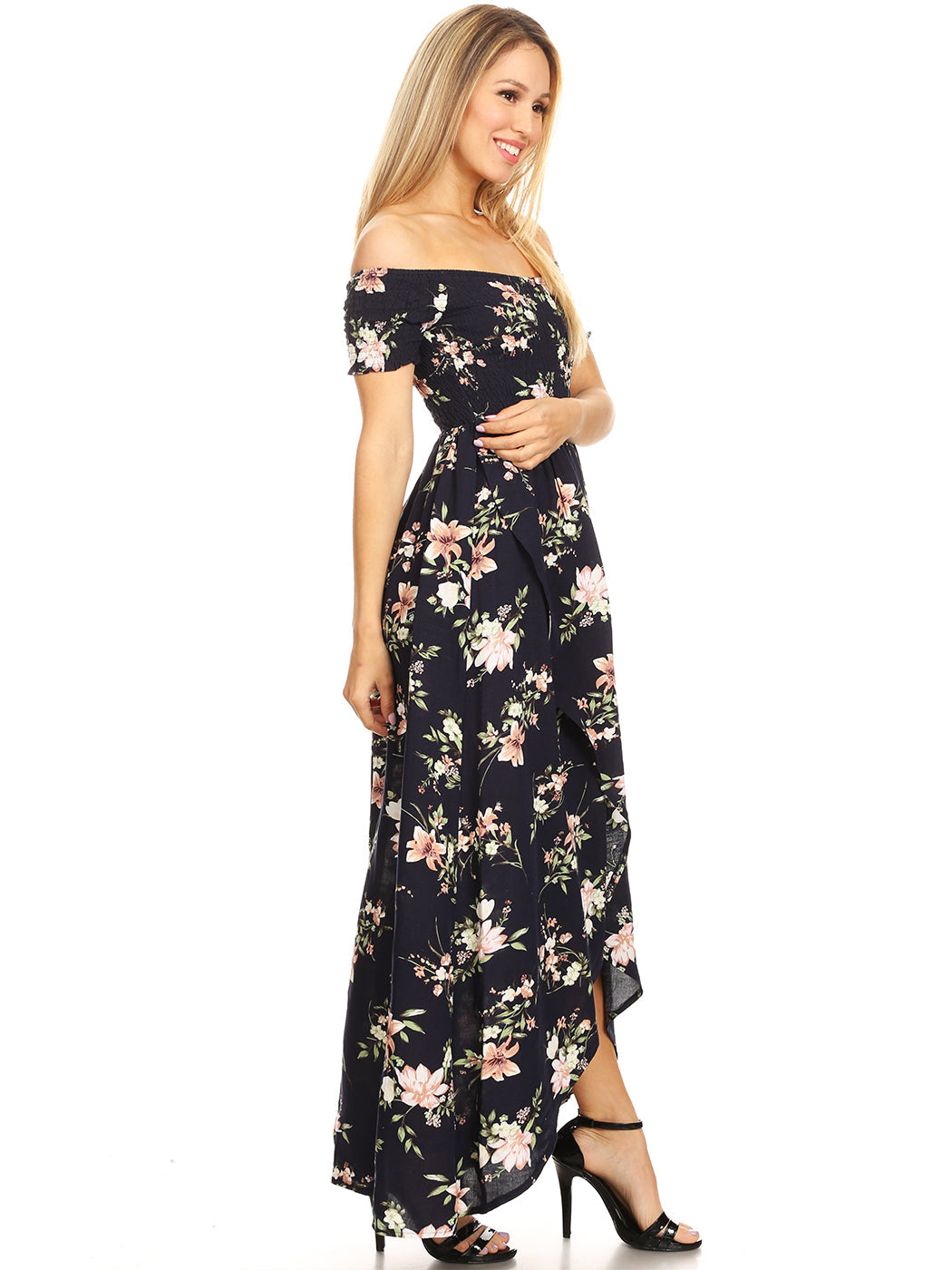 Vestido largo informal con hombros descubiertos y estampado floral