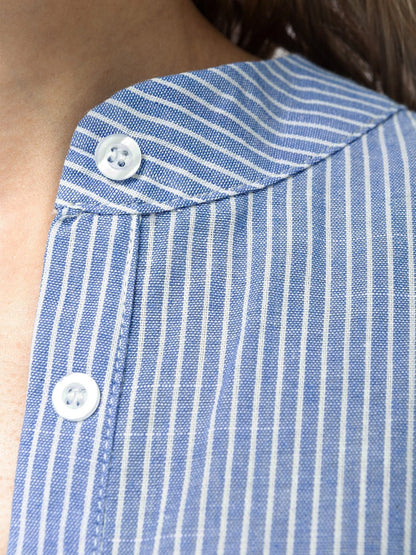 Camisa informal con mangas a rayas y botones