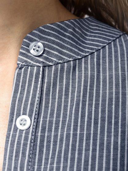 Camisa informal con mangas a rayas y botones