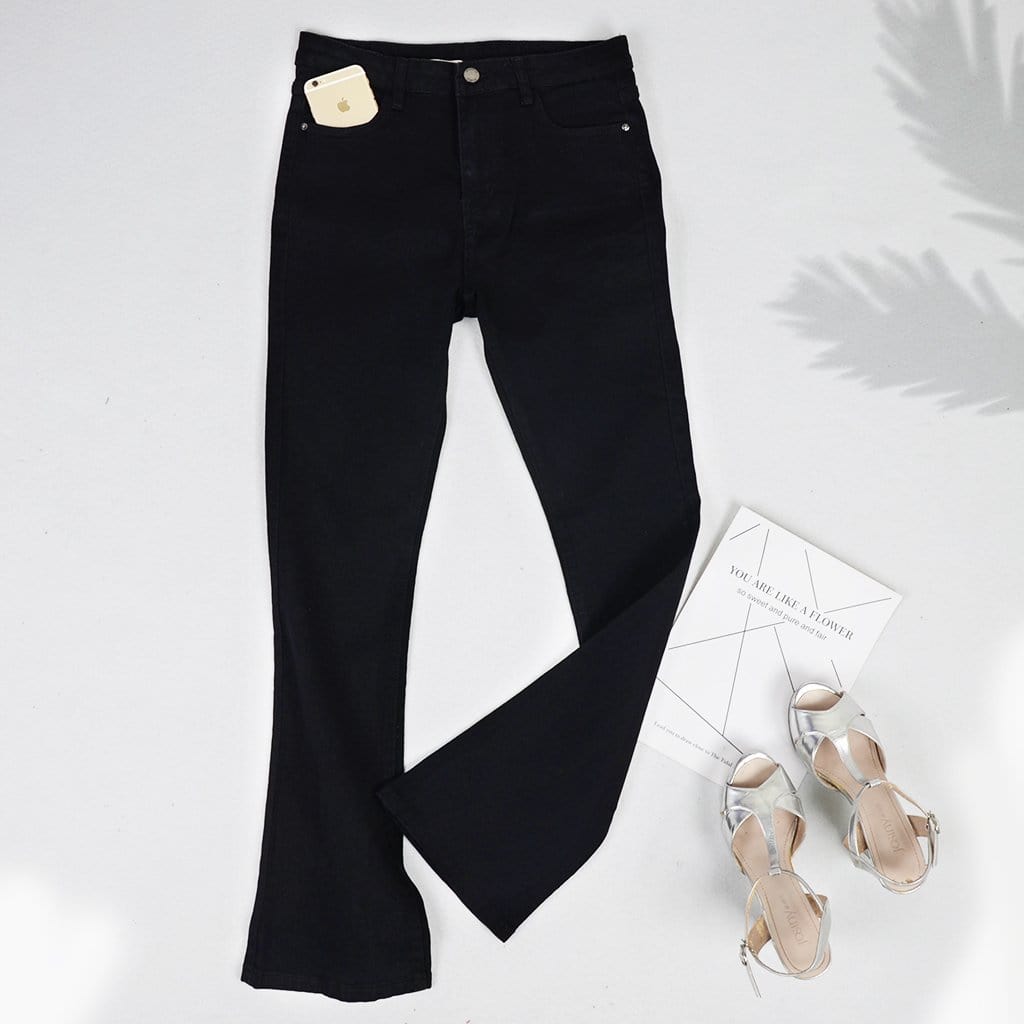 Denim acampanado con costura trasera