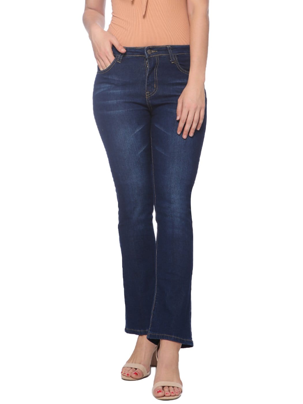 Denim acampanado con costura trasera