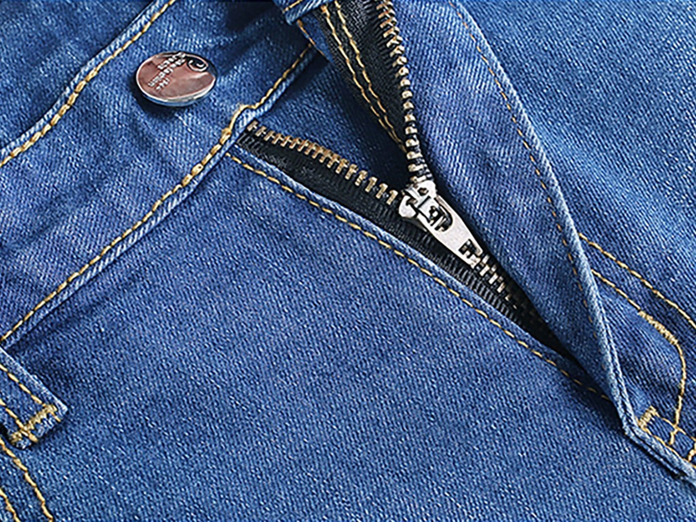 Denim acampanado con costura trasera