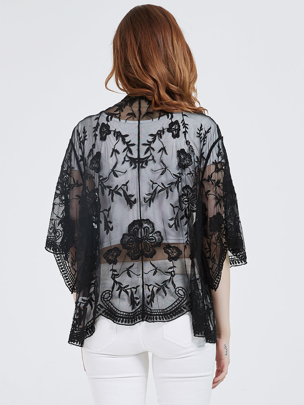 Cárdigan corto tipo kimono con encaje bordado y medias mangas 