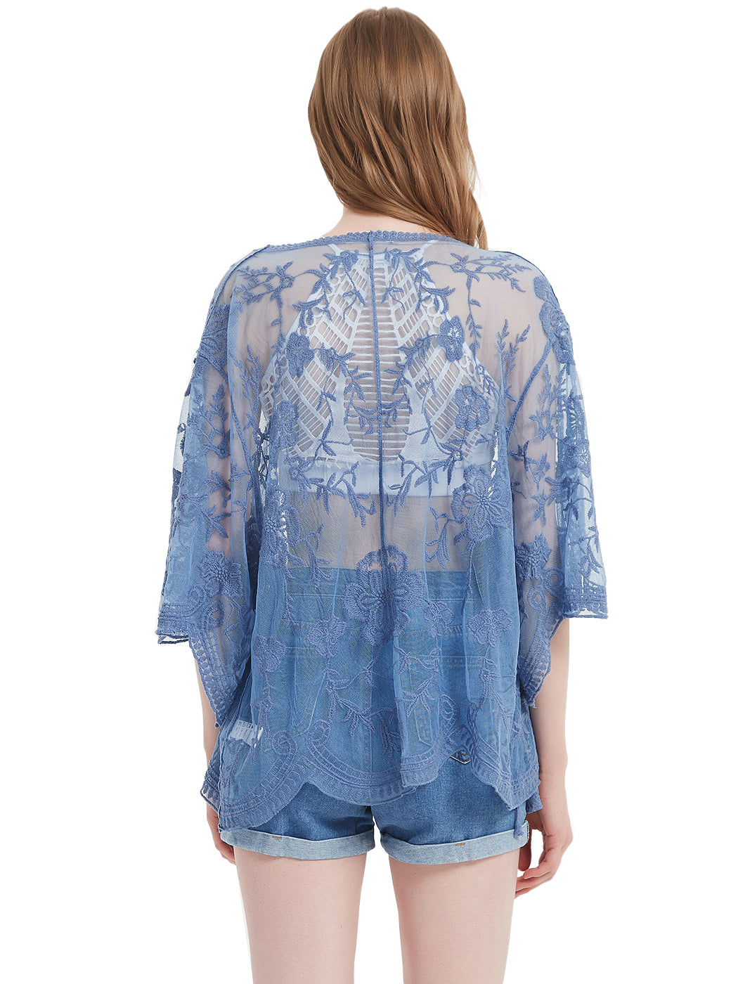 Cárdigan corto tipo kimono con encaje bordado y medias mangas 